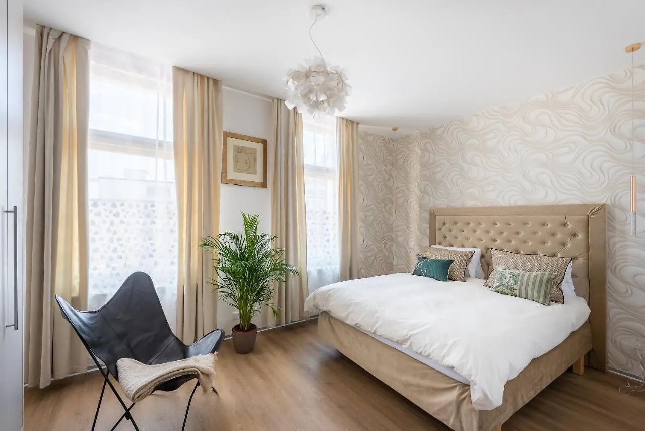New Modern Apartment 5. Floor Πράγα